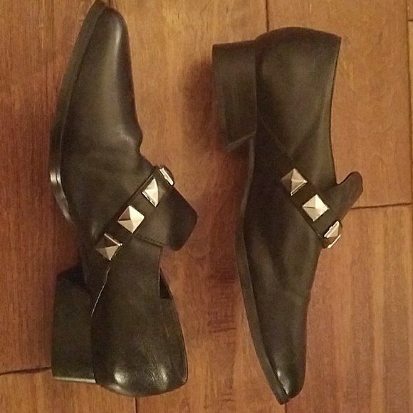 Shoes - Picture 3 of 4